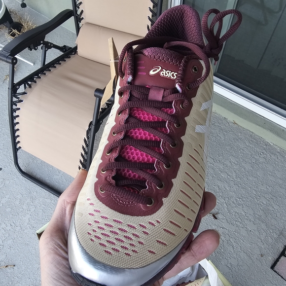 Athletic_Shoes
